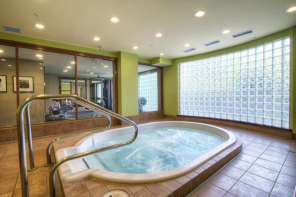 Whistler Town Plaza By Latour Hotels And Resorts 외부 사진